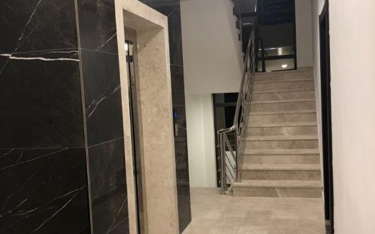 شقة للايجار مفروشة بالقرب من جامعة البتراء