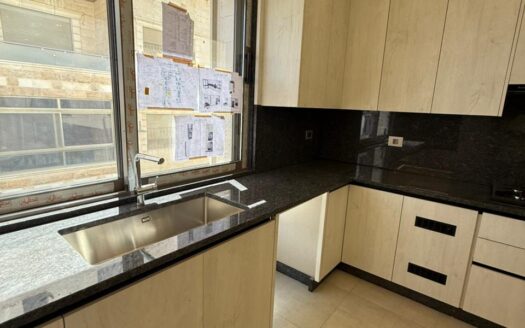 شقة فارغة في دابوق خلف عطا رباح للألمنيوم