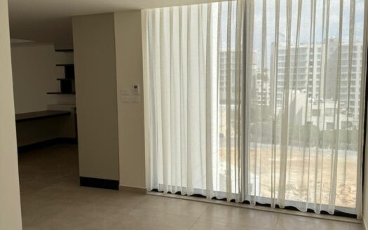 شقة فارغة في عبدون بالقرب من السفاره الأمريكية