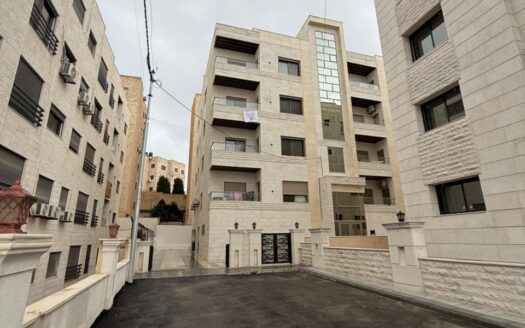 شقة فارغة في حي ام زويتنية بالقرب من مسجد الجبران