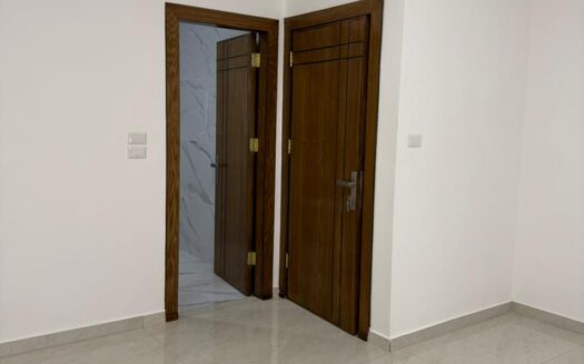 شقة فارغة في حي ام زويتنية بالقرب من مسجد الجبران