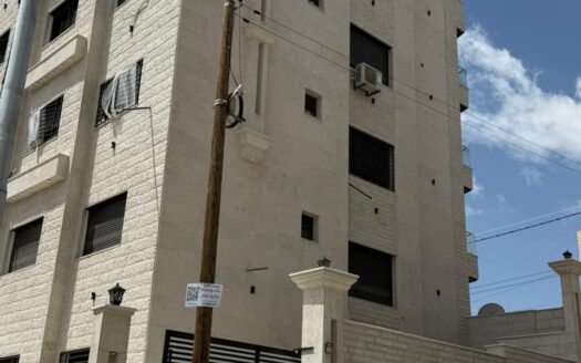 شقق فارغة للإيجار في الجاردنز بالقرب من سوق شاكر التجاري