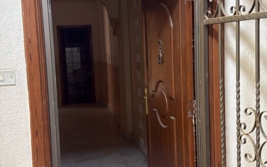 شقة فارغة للإيجار في ضاحية الأمير حسن بالقرب من مسجد فخري سنجقية